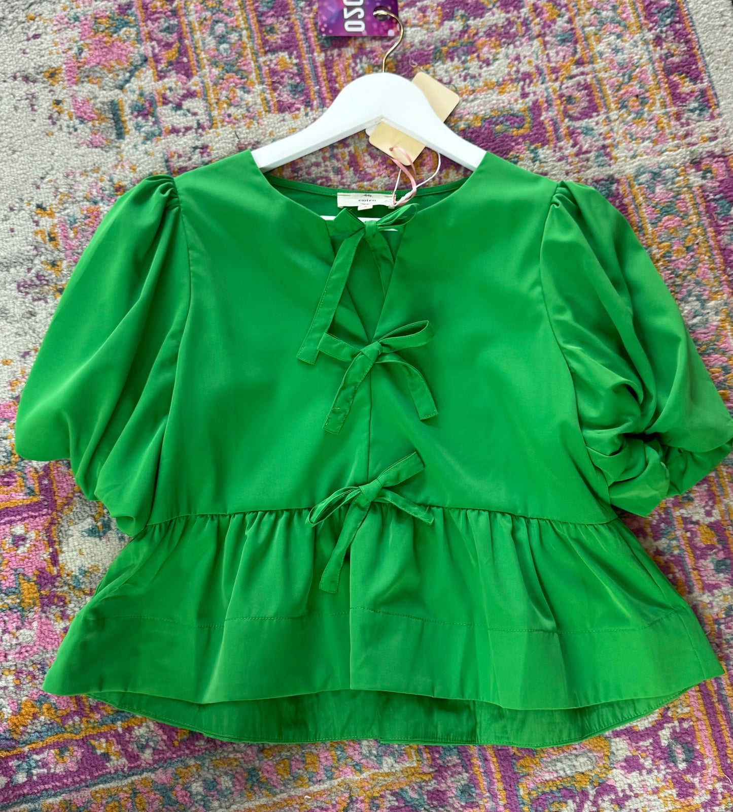 Ribbon tie top