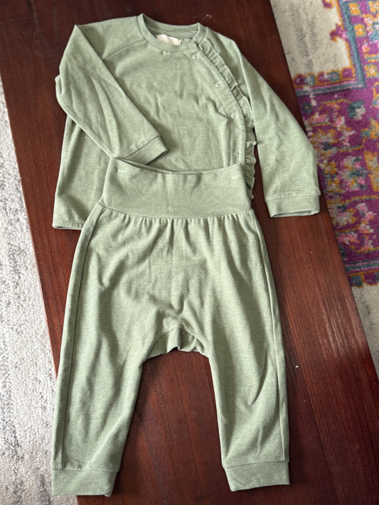 Green 2 piece infant pant set